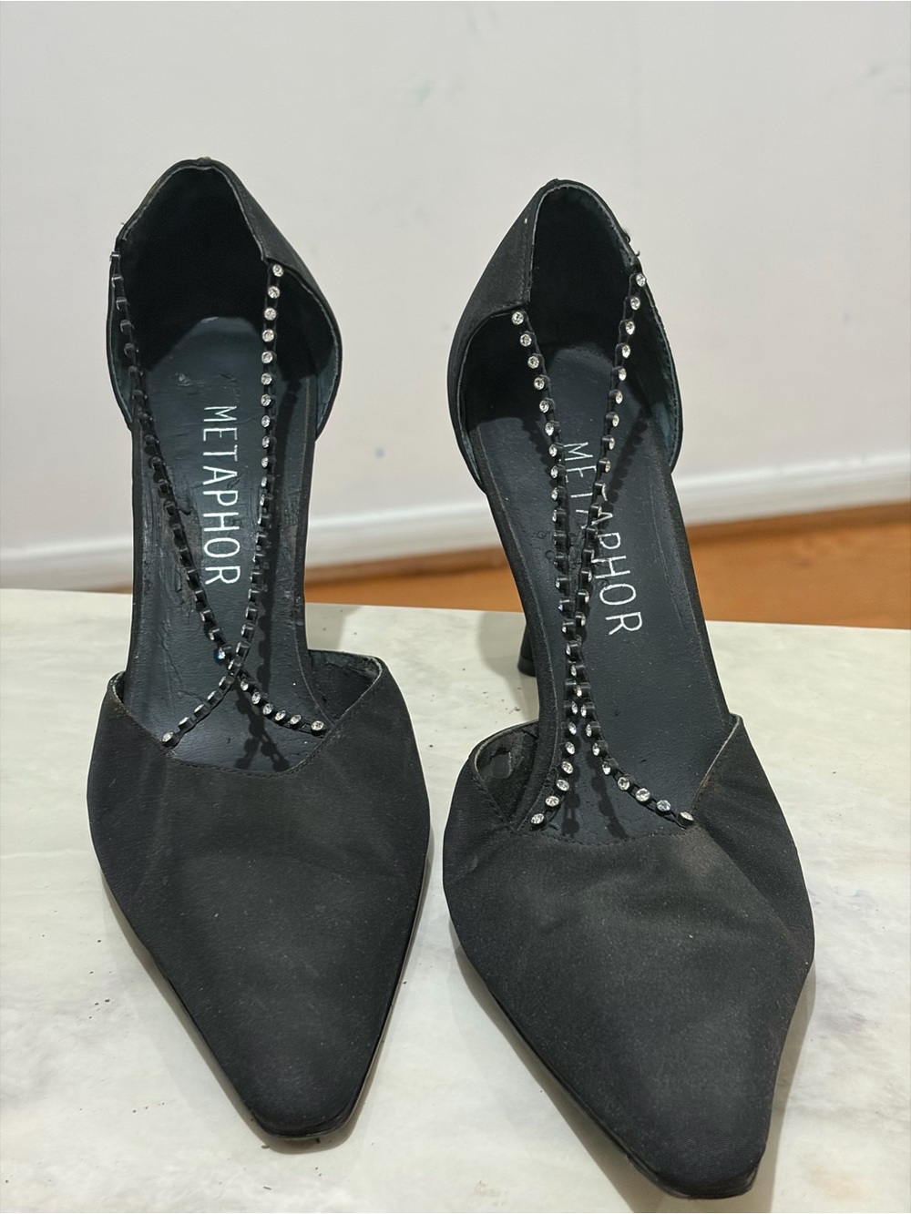 Metaphor Black Crystal-Trim Pointed Toe Pumps 8